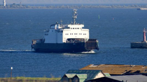 У Керченській протоці пором сів на мілину