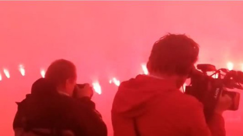 Активісти "Азову" масово запалили фаєри біля Ради