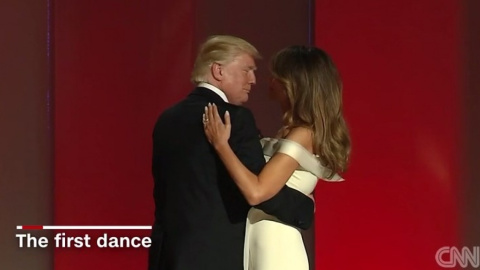 На балу в честь інавгурації Трамп з дружиною виконали перший танець під пісню Сінатри