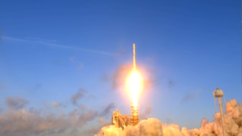 SpaceX запустила ракету з секретним розвідувальним супутником: опубліковано відео