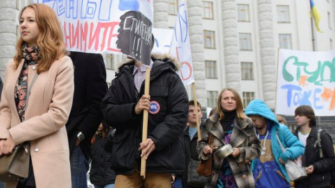 Киевские студенты устроили под Кабмином "марш пустых кастрюль"