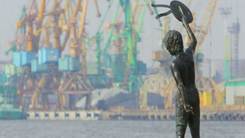 ​Хитом интернета становится ролик о неудачной швартовке литовского военного корабля