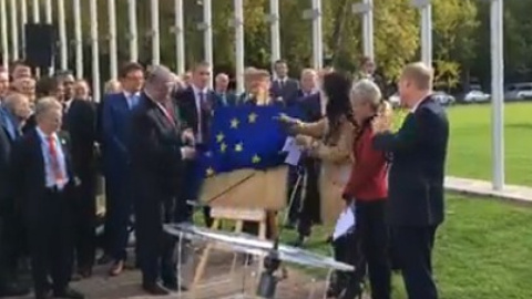 Порошенко назвав цю подію символом важливість для Європи українських цінностей. Скріншот відео facebook.com/petroporoshenko