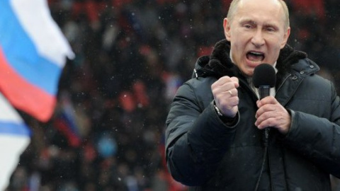 Интернет "рвет" видео, как пьяная россиянка горланит на весь самолет, что "Путин вас убьет"