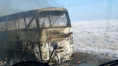 В результате пожара в автобусе сгорели 52 человека. Фото: instagram.com/askar_aktileu
