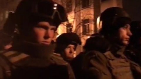 Акция протеста передвинулась на Банковую. Скриншот видео