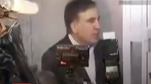 Сакакашвили спел гимны. Скриншот youtube NewsOne
