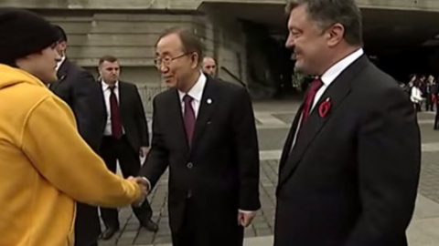 Порошенко і Пан Гі Мун подякували руферу Мустангу за вінок на Батьківщині-мати