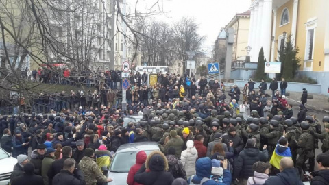 На місці зіткнень все більше правоохоронців