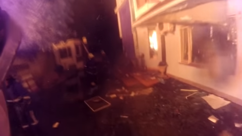 У мережі з'явилося відео пожежі в таборі "Вікторія" з нагрудної камери рятувальника