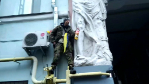 Під будинком на Костьольній чоловік погрожував спалити себе за Саакашвілі