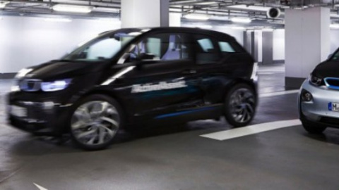 ​Автомобили BMW будут парковаться сами
