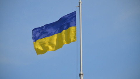 8 січня 1992 року Верховна Рада офіційно затвердила синьо-жовтий прапор Державним прапором України