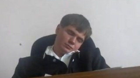 Махно дрімав на засіданні. Скріншот відео з Youtube