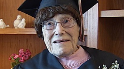 ​Жительница США окончила школу в возрасте 103 лет