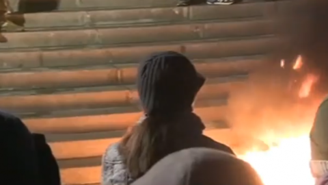 На Майдані запалили шини. Скріншот відео Hromadske