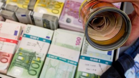Оборот банкнот євро досяг рекордної позначки