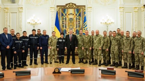 Порошенко наградил 6 человек орденом Богдана Хмельницкого II и III степени. Фото:president.gov.ua