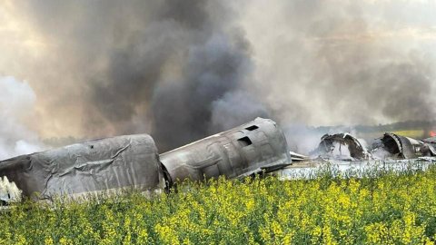 В России разбился военный самолет Ту-22М3, который ночью бил ракетами по Украине