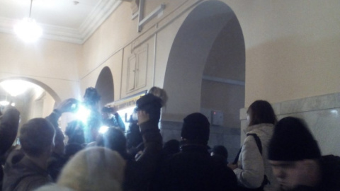 Невідомі влаштували бійку в будівлі Київради. Фото: golos.ua