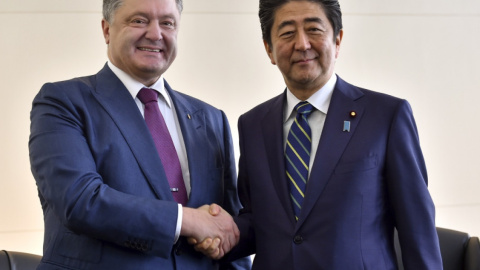 Петро Порошенко і прем'єр-міністр Японії Сіндзо Абе. Фото: president.gov.ua