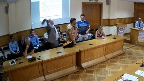 Засідання НКРЕКП достроково закрили через скандал щодо абонплати за газ і кинутий черевик