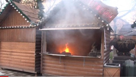 Пожежа на різдвяному ярмарку у Львові. Скріншот youtube ДСНС у Львівській області