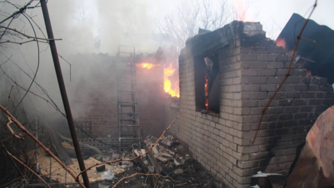Авдіївку охопили масштабні пожежі після обстрілу бойовиками