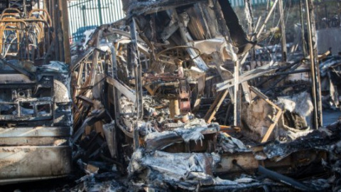 ​Страшный ночной пожар уничтожил 26 автобусов в депо города Мертир в Уэльсе
