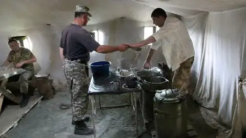 Из-за профнепригодности Жумадилова во главе ДОТ военные вынуждены питаться за свой счет, – Тука