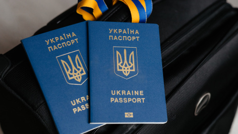 Паспорт України. Фото: Depositphotos