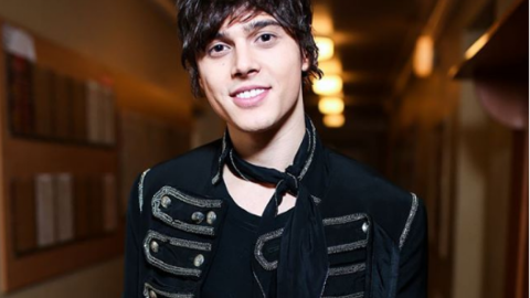 Певец исполнил композицию одним из последних. Фото:instagram.com/alekseev_officiel