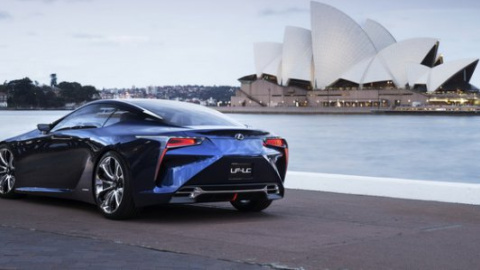 Lexus разработали автомобиль, светящийся синхронно с сердцебиением водителя