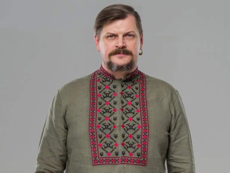 Вишиванка з дронами