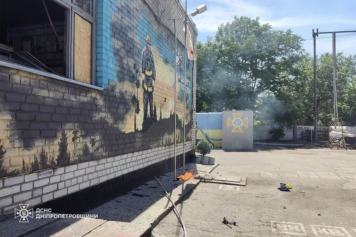 Наслідки обстрілу. Фото: facebook/ДСНС