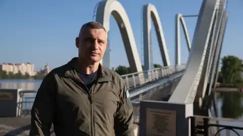 Последнее изделие из металла "Азовстали", – обнародованы малоизвестные факты об открытом Кличко мосте в Киеве