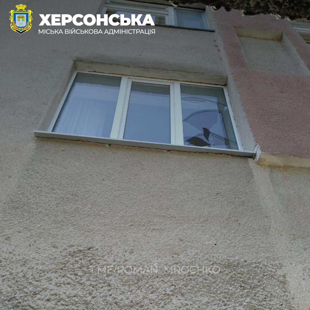 Наслідки обстрілів Херсона. Фото: facebook/mrochko.roman