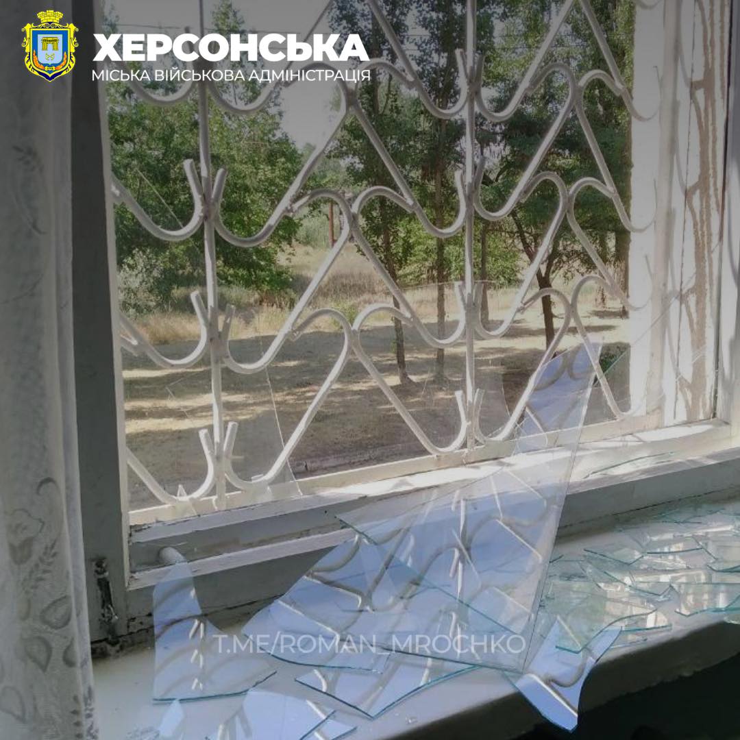 Наслідки обстрілів Херсона. Фото: facebook/mrochko.roman