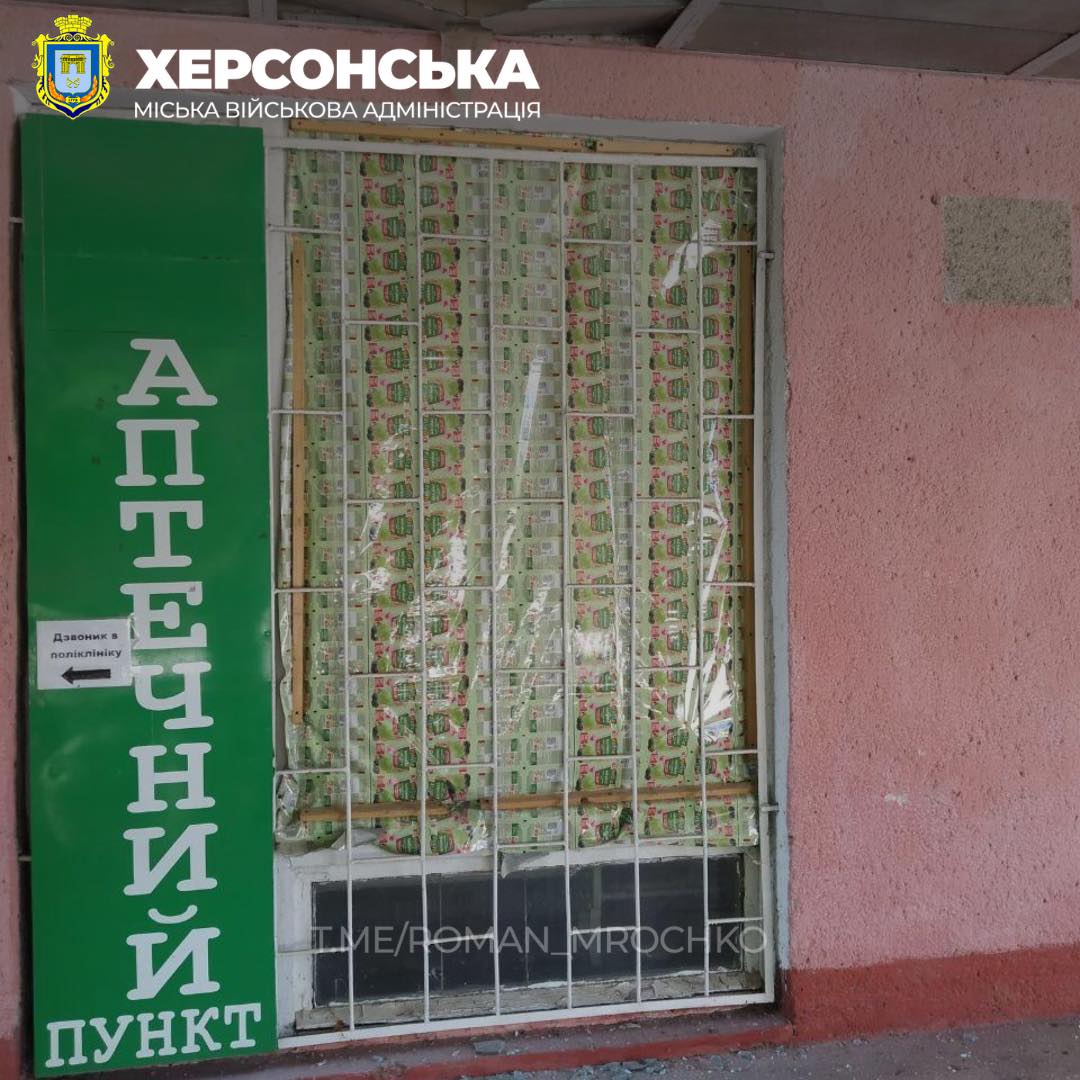 Наслідки обстрілів Херсона. Фото: facebook/mrochko.roman