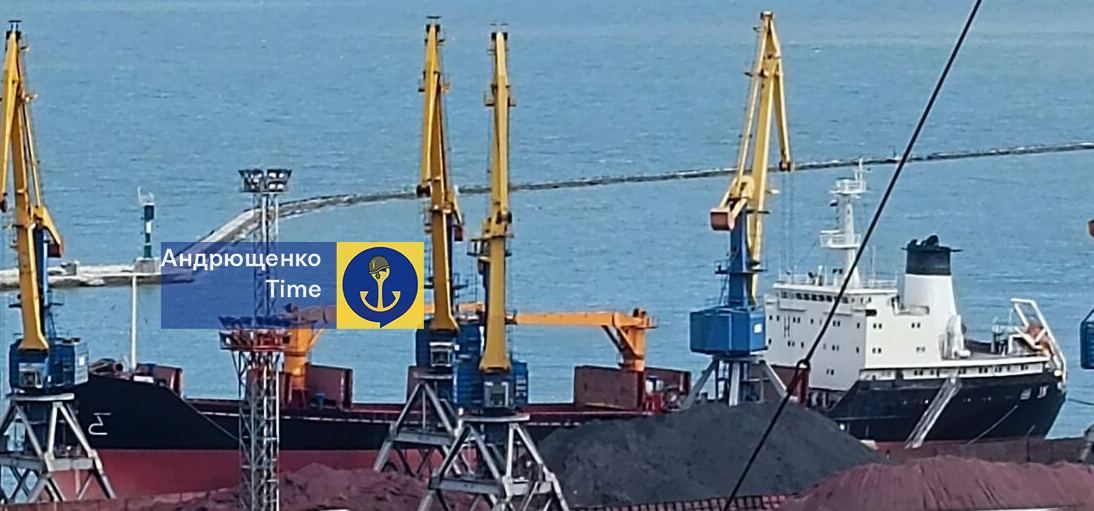 A new russian ship was spotted at the port in Mariupol. Photo: Telegram/Andriushchenko Time