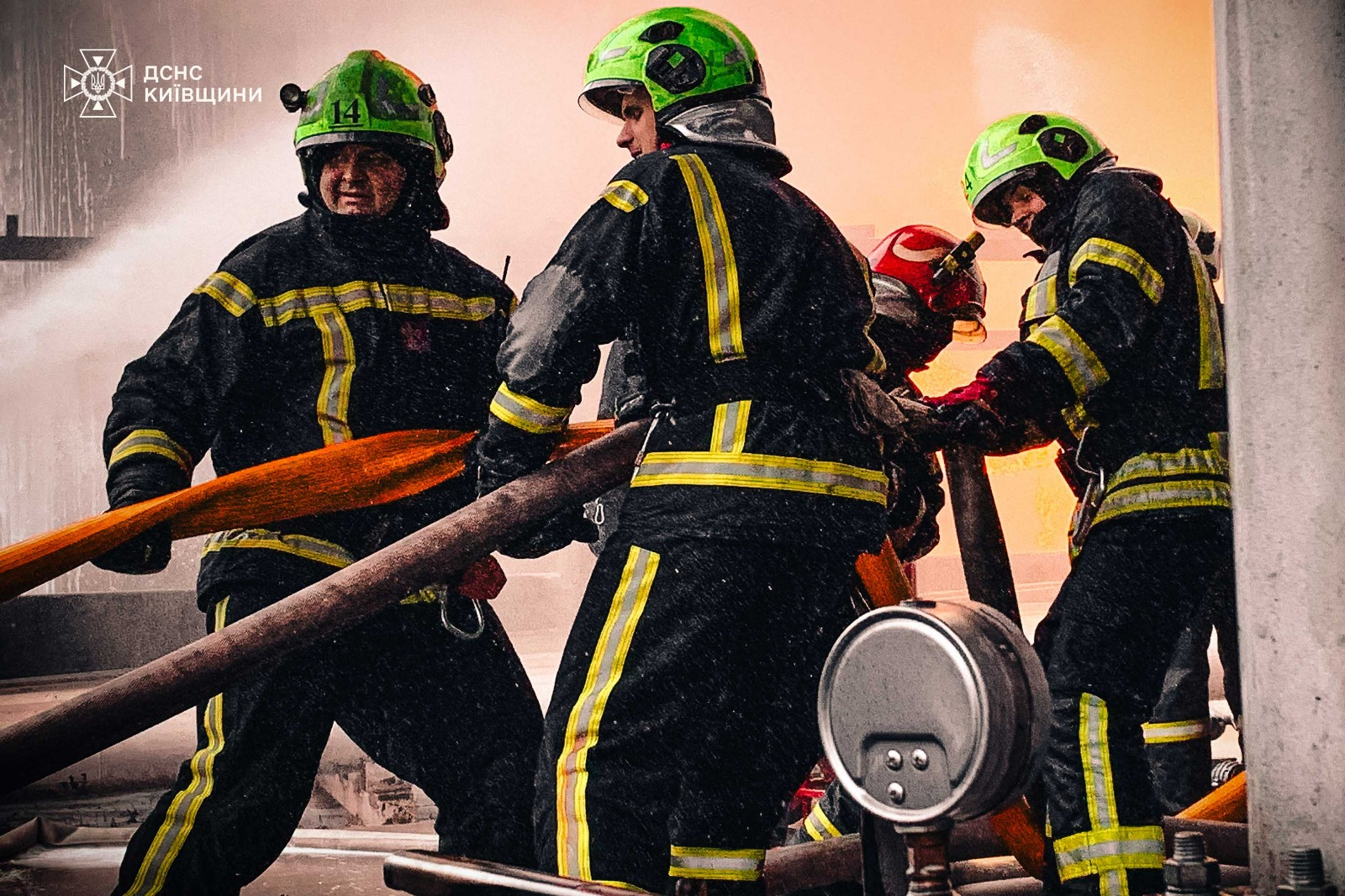 Fire extinguishing. Photo: SESU