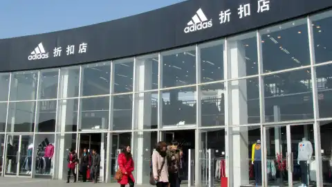 Магазин Adidas в Шанхае (Китай). Фото: Depositphotos