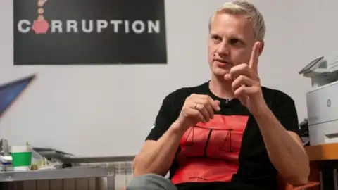 Шабунін стверджує, що відправив "гуманітарний джип", яким він незаконно їздив по Києву, служити на схід
