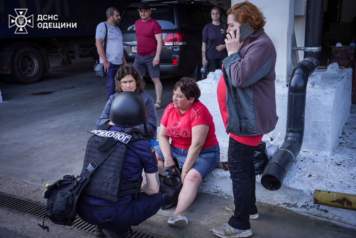 Психологи ДСНС і Нацполіції надавали допомогу постраждалим. Фото: ДСНС