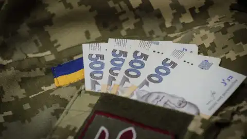 Фінансування оборонного сектора України. Колаж: АрміяInform.