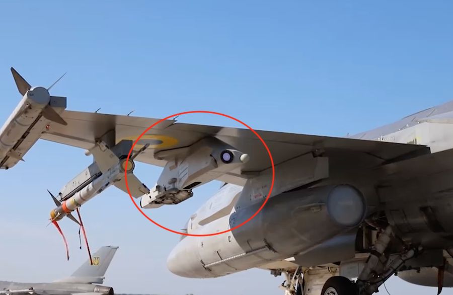 ECIPS+ system on the pylon under the wing of the Ukrainian F-16 fighter. Photo: screenshot