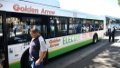 Passengers board an electric bus of the Chinese automaker BYD in Cape Town, South Africa. Photo by Xinhua.
