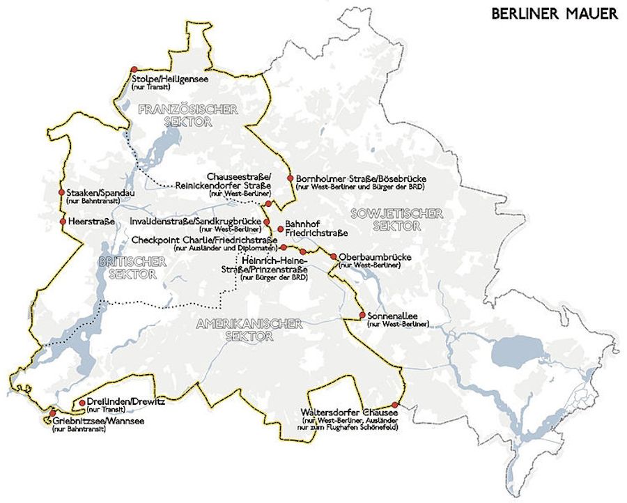 Сектори окупації повоєнного Берліна. Західну частину міста контролювали США, Велика Британія та Франція, східну — СРСР. Жовтою лінією показана Берлінська стіна. Фото: wikimedia.org