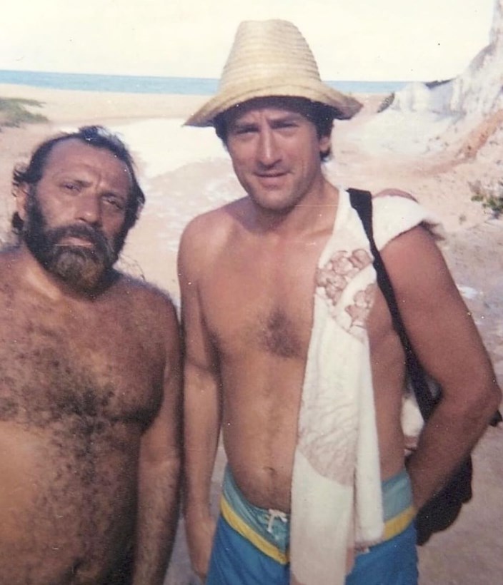 Роберт Де Ніро насолоджується пляжним днем у Ріо-де-Жанейро, 1981 рік. Фото: instagram/robertdenirodaily
