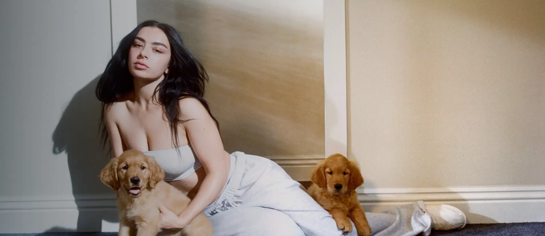 Charli XCX у рекламній кампанії Skims Charli XCX у рекламній кампанії Skims